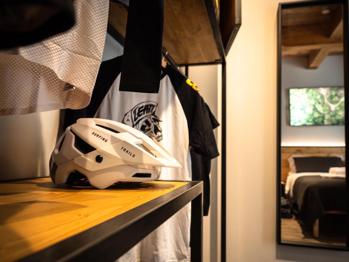 Sleep 'N' Ride Massa Marittima Hotel ภายนอก รูปภาพ