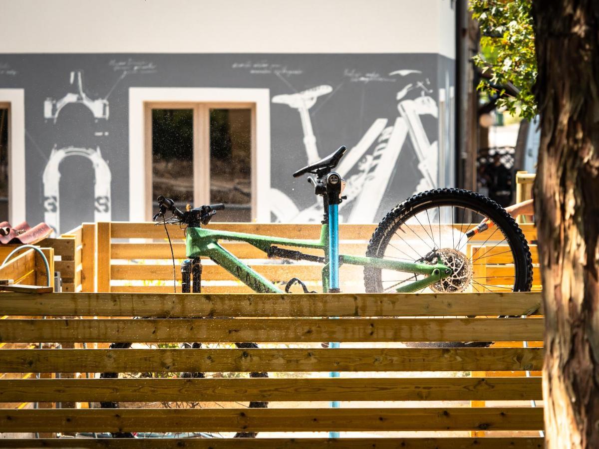 Sleep 'N' Ride Massa Marittima Hotel ภายนอก รูปภาพ