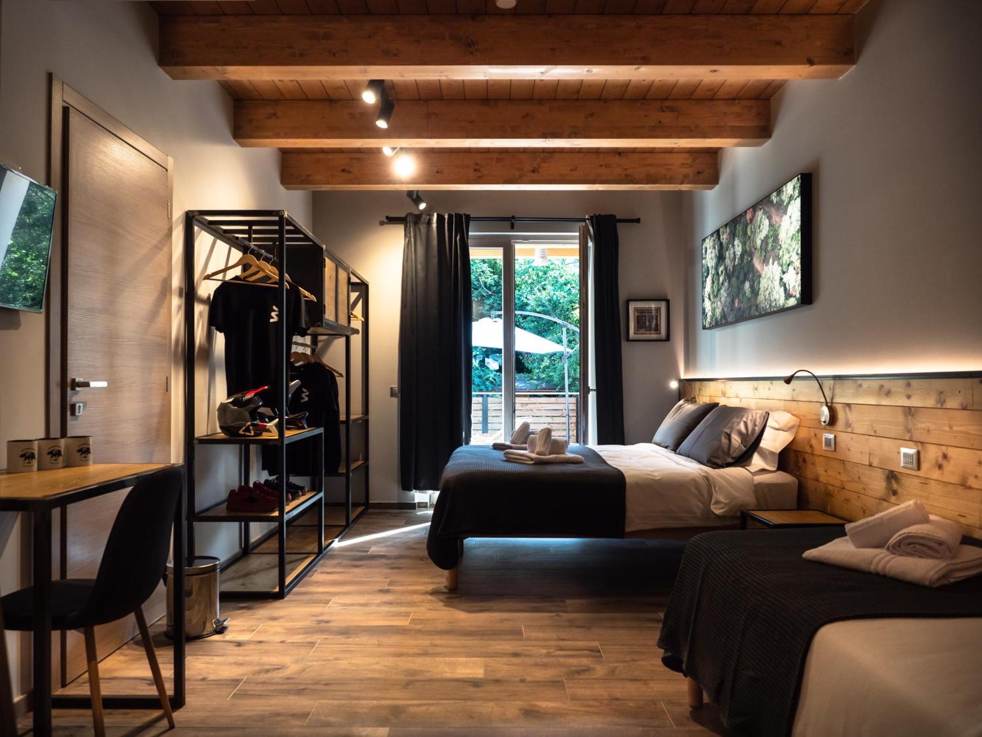 Sleep 'N' Ride Massa Marittima Hotel ภายนอก รูปภาพ