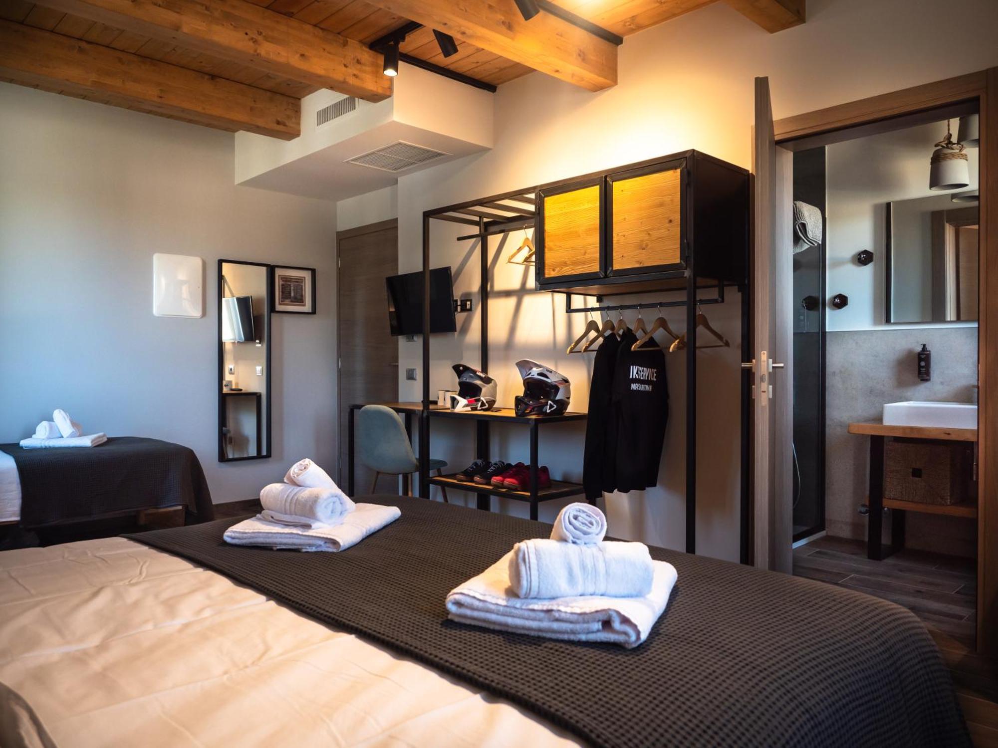 Sleep 'N' Ride Massa Marittima Hotel ภายนอก รูปภาพ