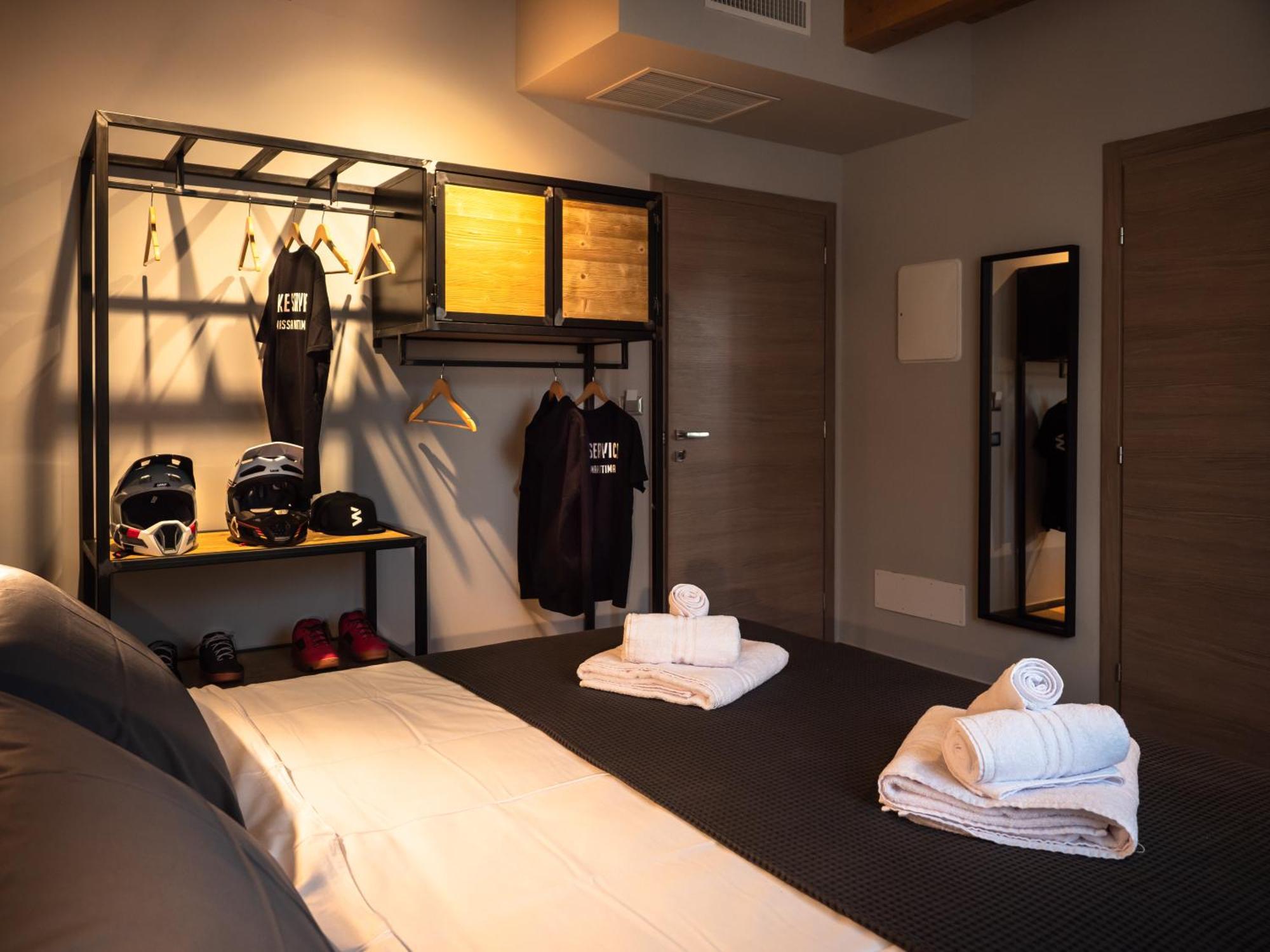 Sleep 'N' Ride Massa Marittima Hotel ภายนอก รูปภาพ