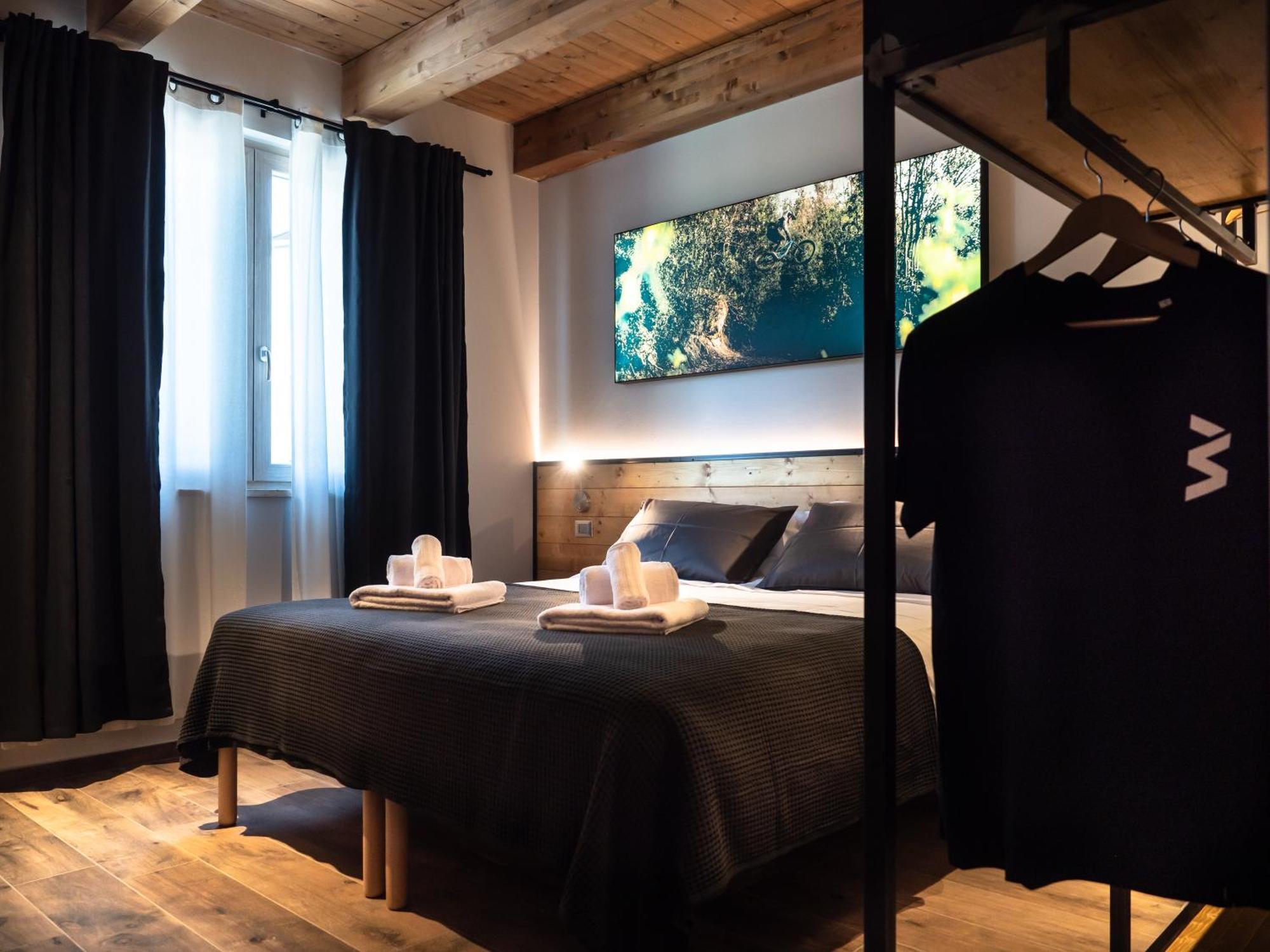 Sleep 'N' Ride Massa Marittima Hotel ภายนอก รูปภาพ
